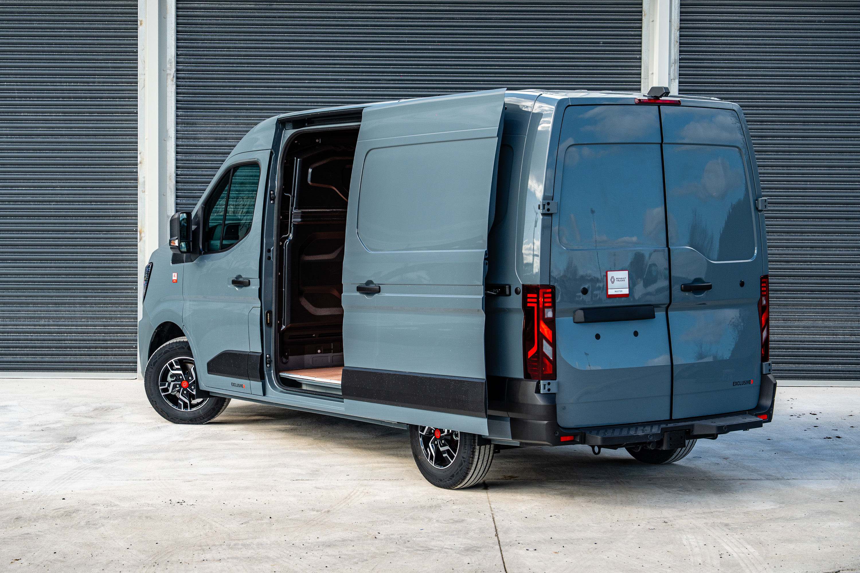 Reynolds Commercials Renault Master Rear – TN Media